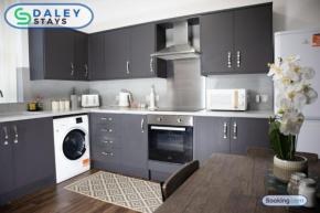 Failsworth Apartment 6 with Free Gated Parking